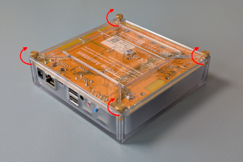 Clip showing how to fasten the thumb screws by turning them clockwise